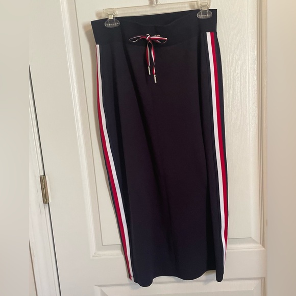 Tommy Hilfiger Navy Athletic Skirt S/Ch - Picture 3 of 5